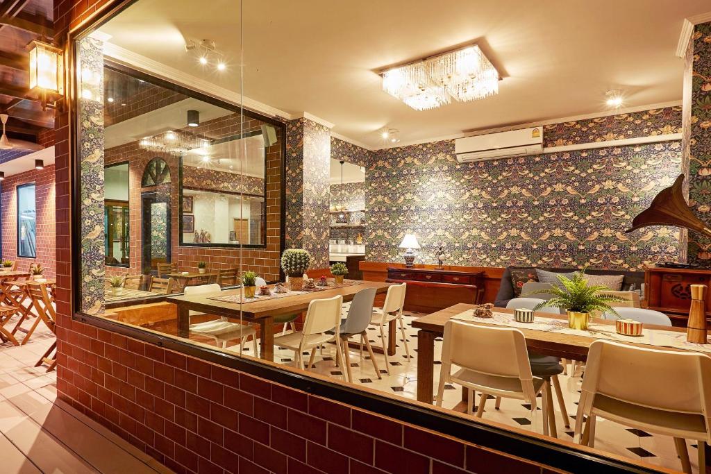 Bar/lounge, Chez Bure -Bure Homestay Kanchanaburi in Kanchanaburi