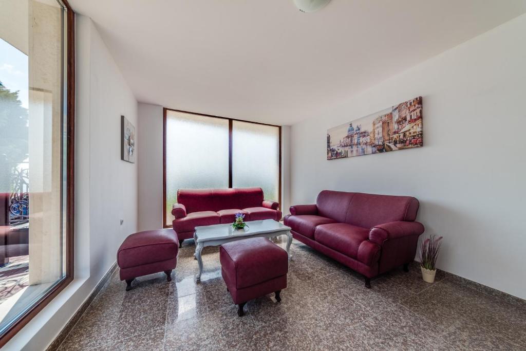 Apartcomplex Golden Bay photo