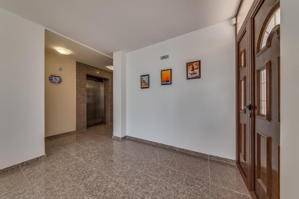 Apartcomplex Golden Bay photo