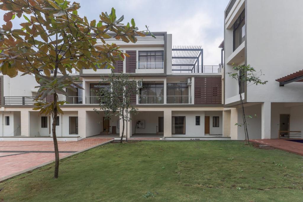 StayVista at Greenwoods Nine Villa — Hotel in Lonavala