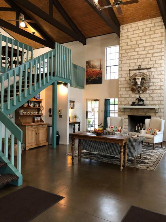 Windcrest Inn and Suites — Hotel in Fredericksburg (TX)