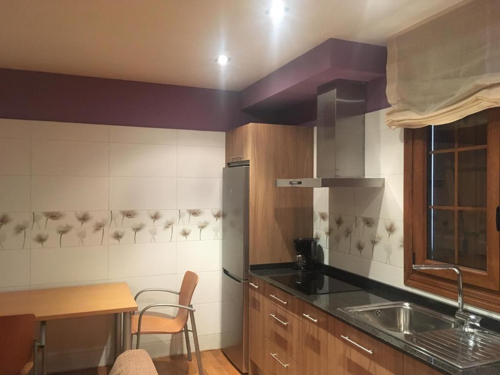 Kitchen, Hostal Rural Haizea in Espinal