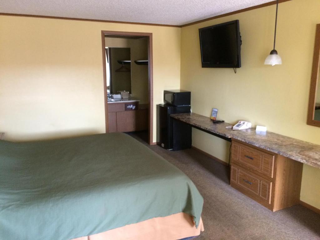 Arbor Inn of Historic Marshall photo