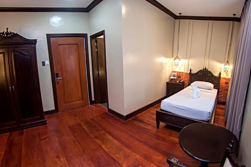 Vigan Plaza Hotel photo