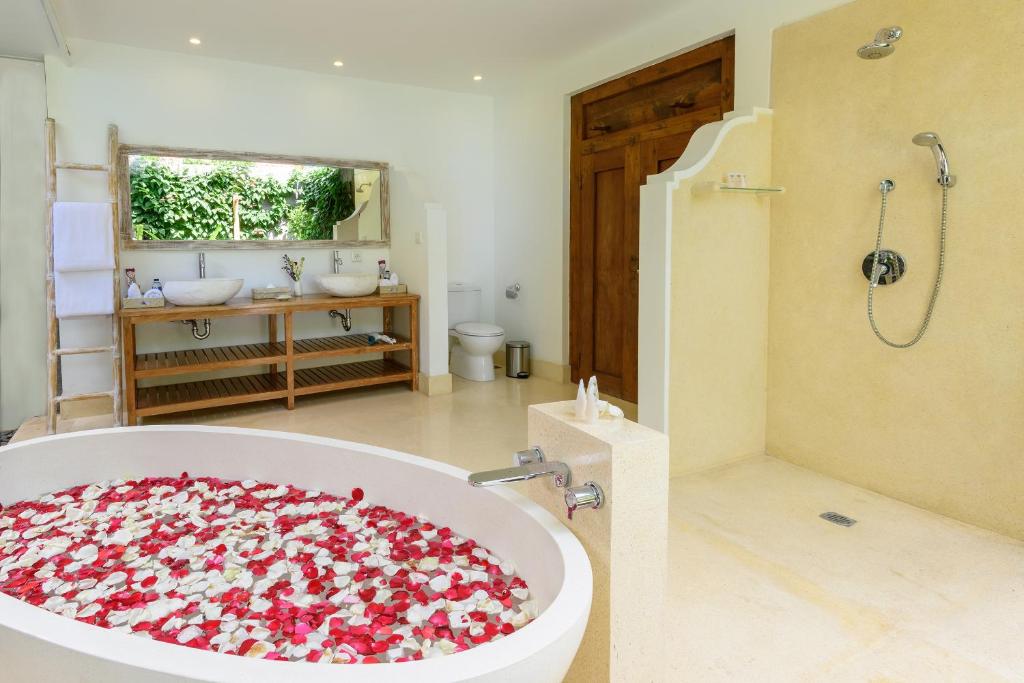 Bathroom, Hevea Villas in Bali