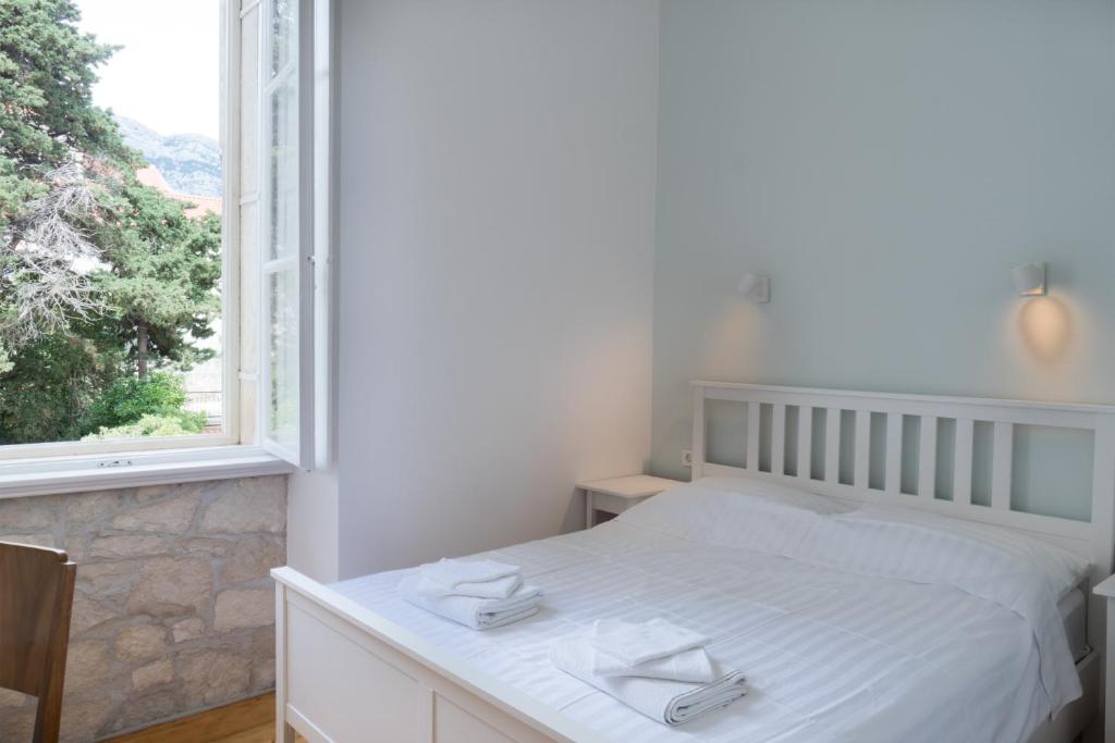 Beachfront 4-bedroom villa Sea Wave in Orebic, Croatia photo