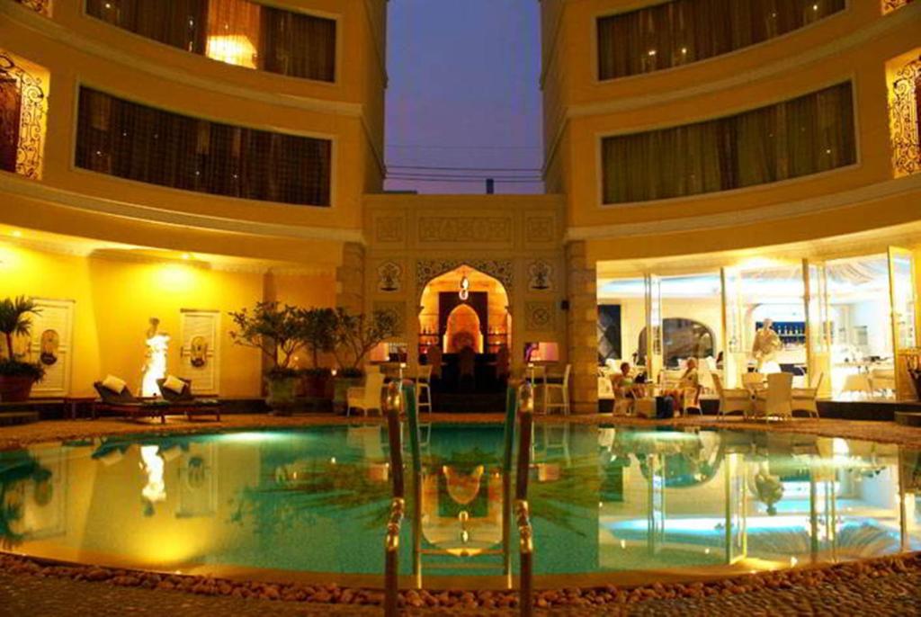 Swimming pool