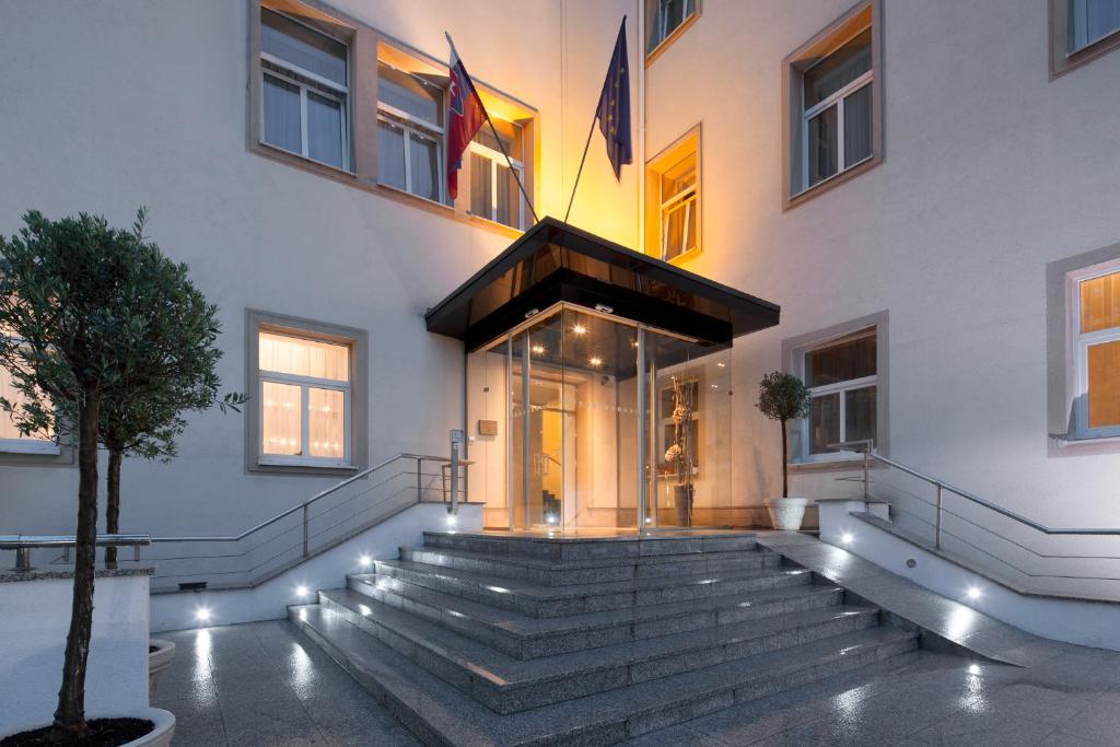 Mamaison Residence Sulekova photo