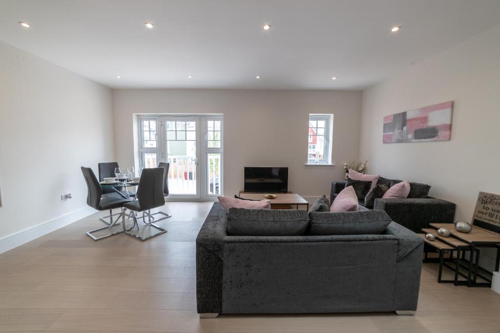 Reading Green Park Village Serviced Apartments photo
