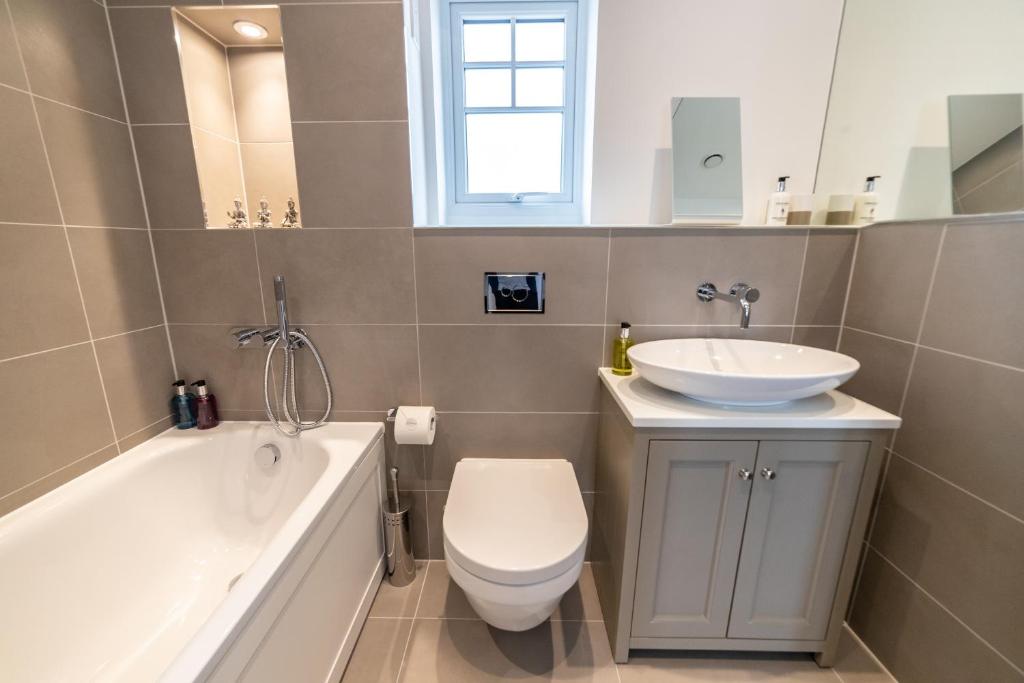 Reading Green Park Village Serviced Apartments photo