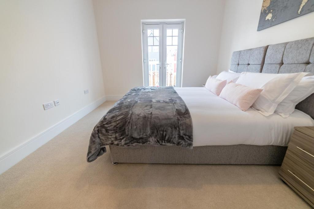 Reading Green Park Village Serviced Apartments photo