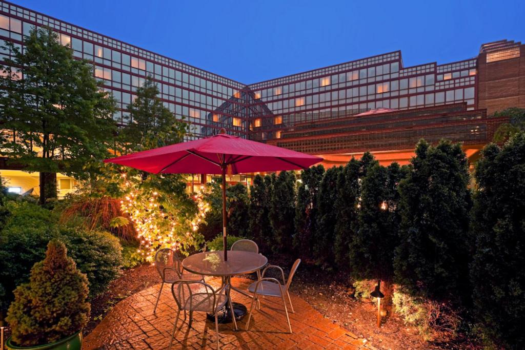 Balcony/terrace, DoubleTree by Hilton New York LaGuardia Airport in New York (NY)