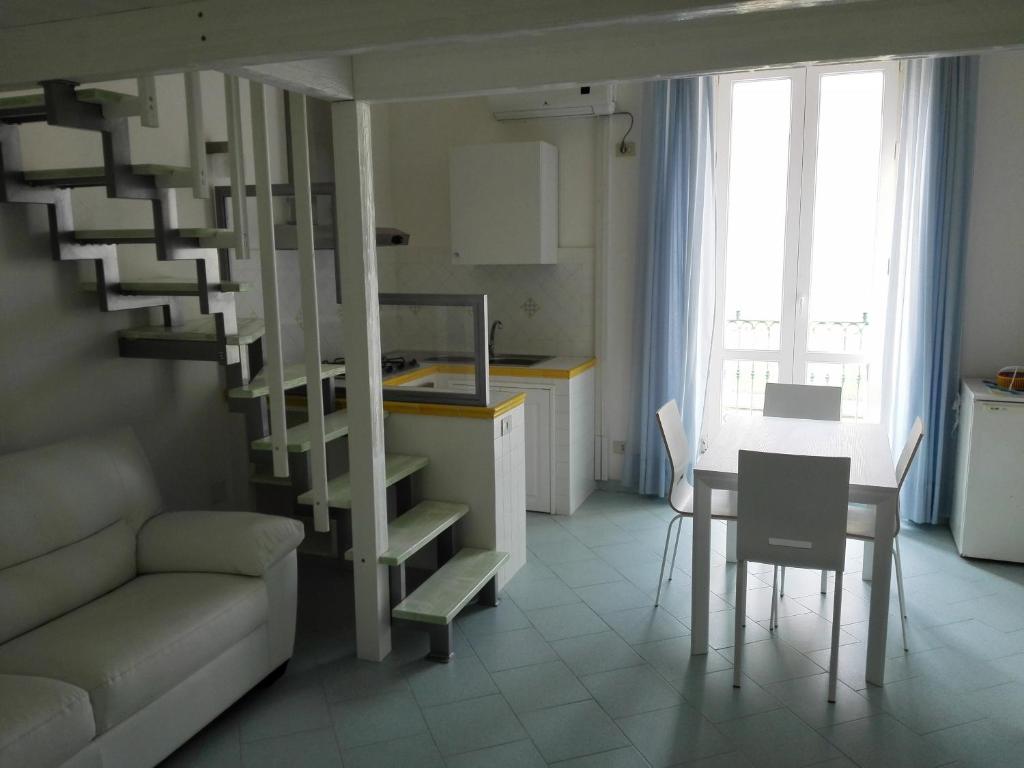 VisitPonza - Trilocale sul corso - 5