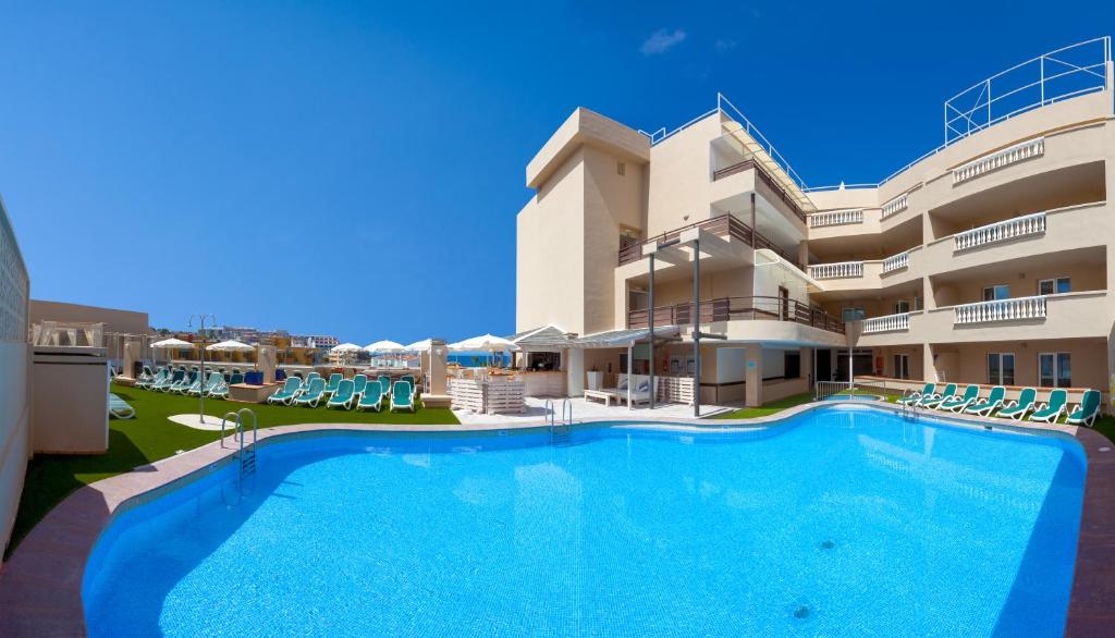 Aparthotel Los Dragos del Sur — Swimming pool in Puerto de Santiago, Canary Islands
