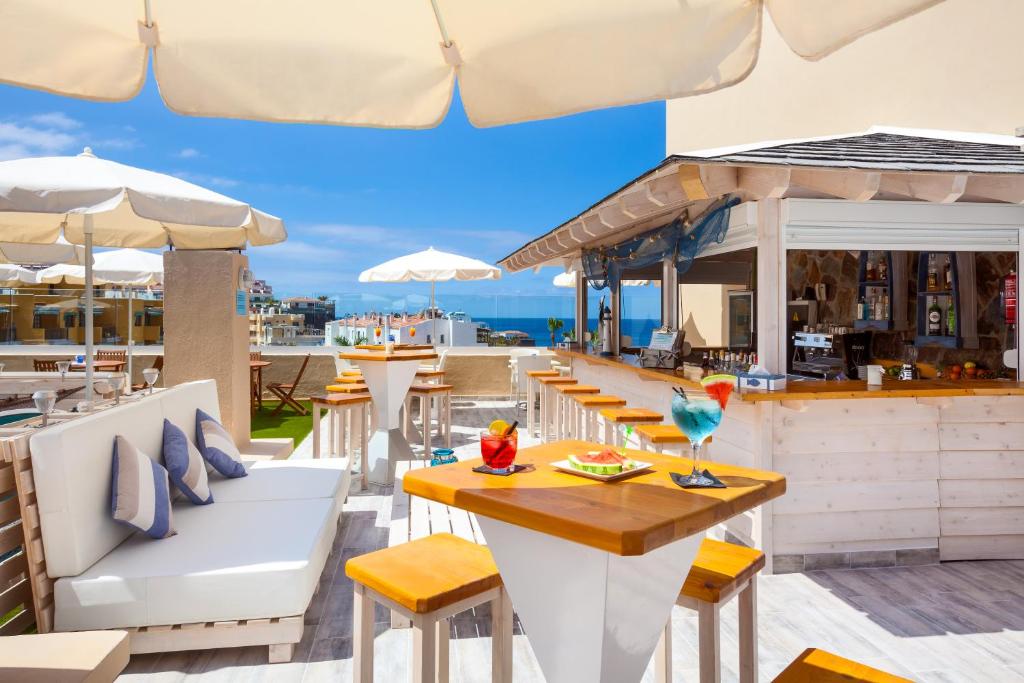 Aparthotel Los Dragos del Sur — Restaurant & bars in Puerto de Santiago, Canary Islands