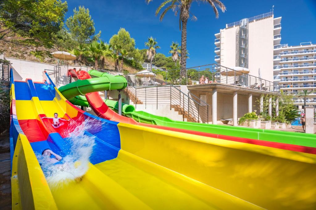 Hotel Oasis Park Splash — Swimming pool in Calella, Catalonia