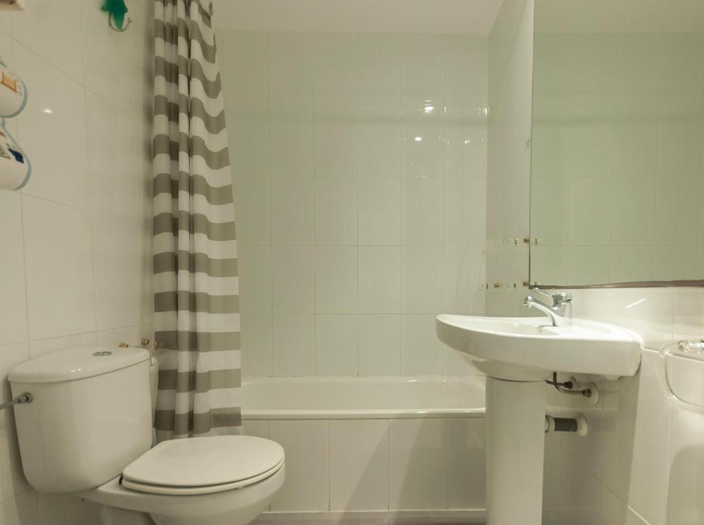 Lets Holidays BEACH APARTMENT 2 rooms with PARKING - 3