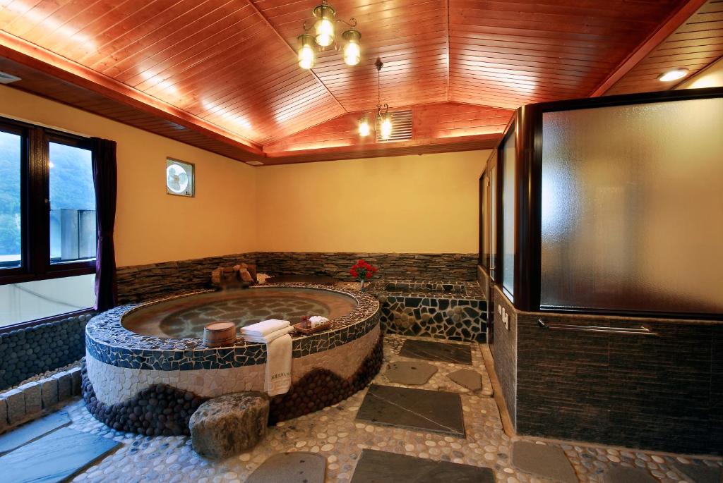 밍 루 홀리데이 호텔