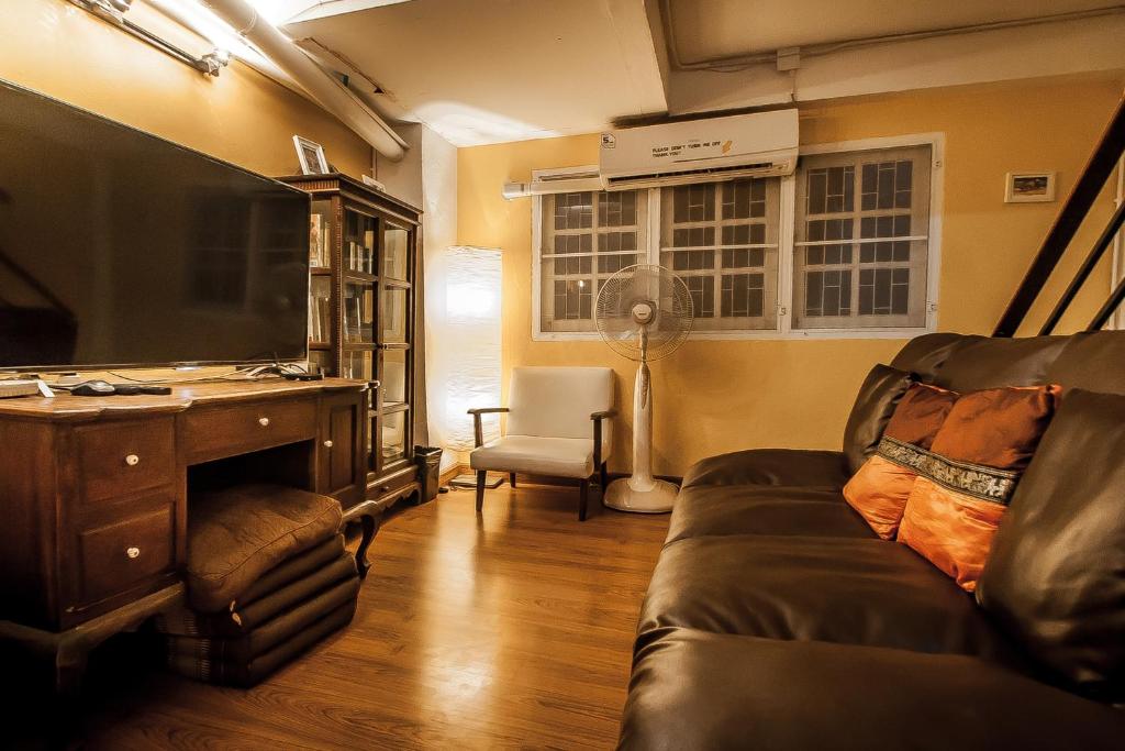 Shared lounge/TV area