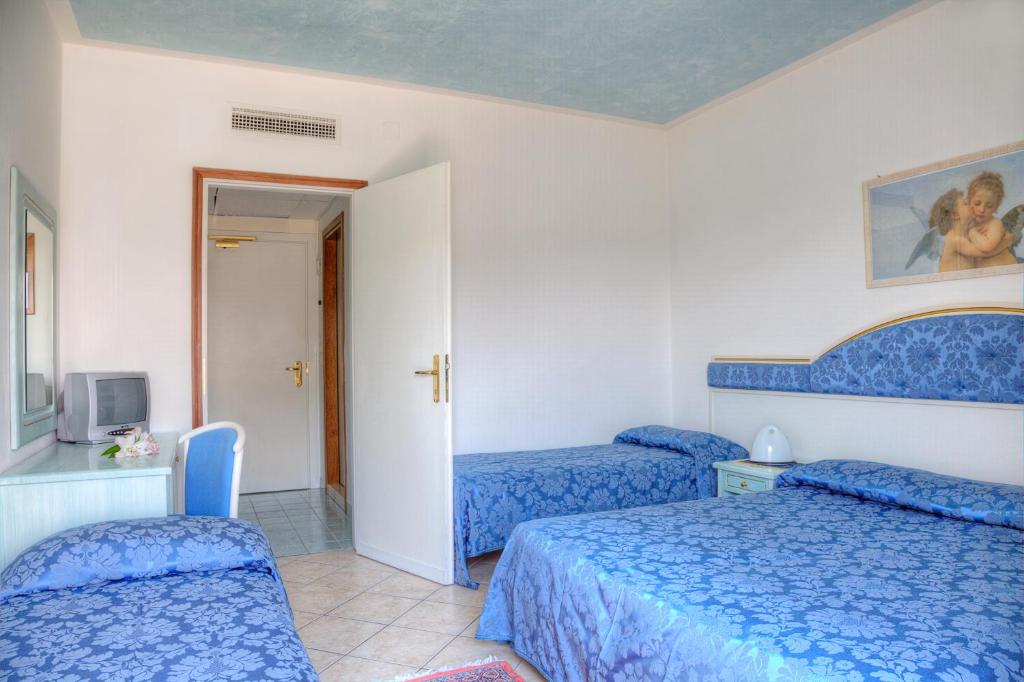 Hotel Elpiro — Hotel rooms in Jesolo, Veneto