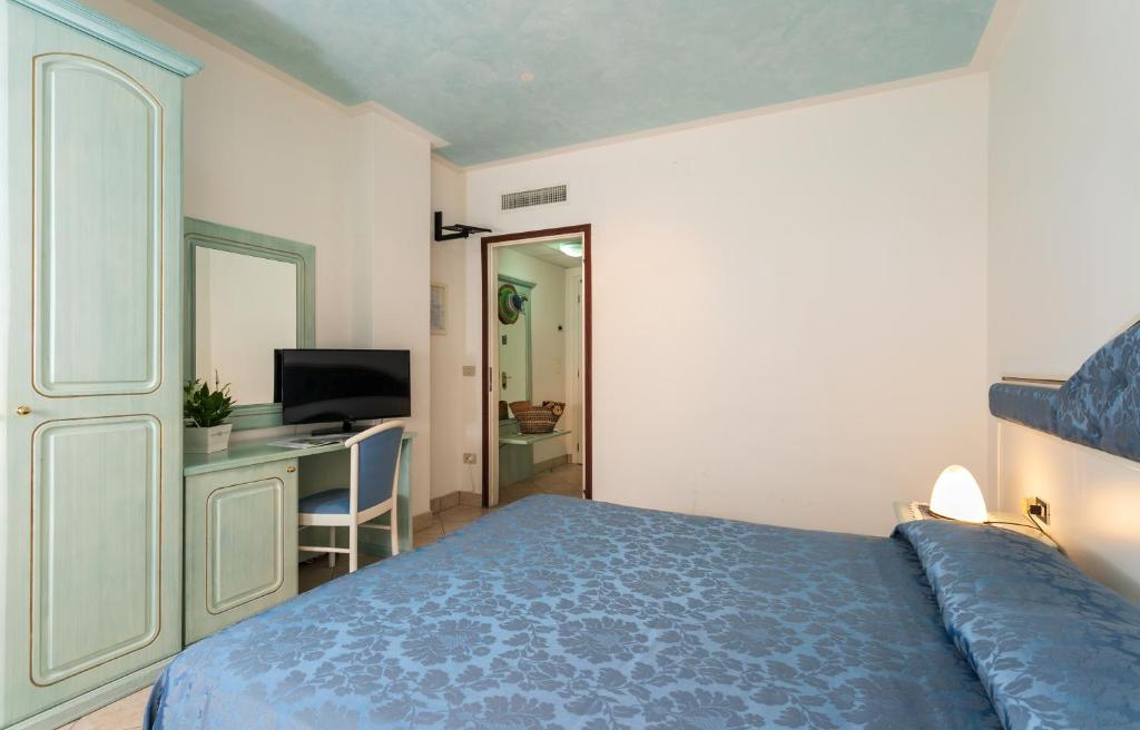 Hotel Elpiro — Hotel rooms in Jesolo, Veneto