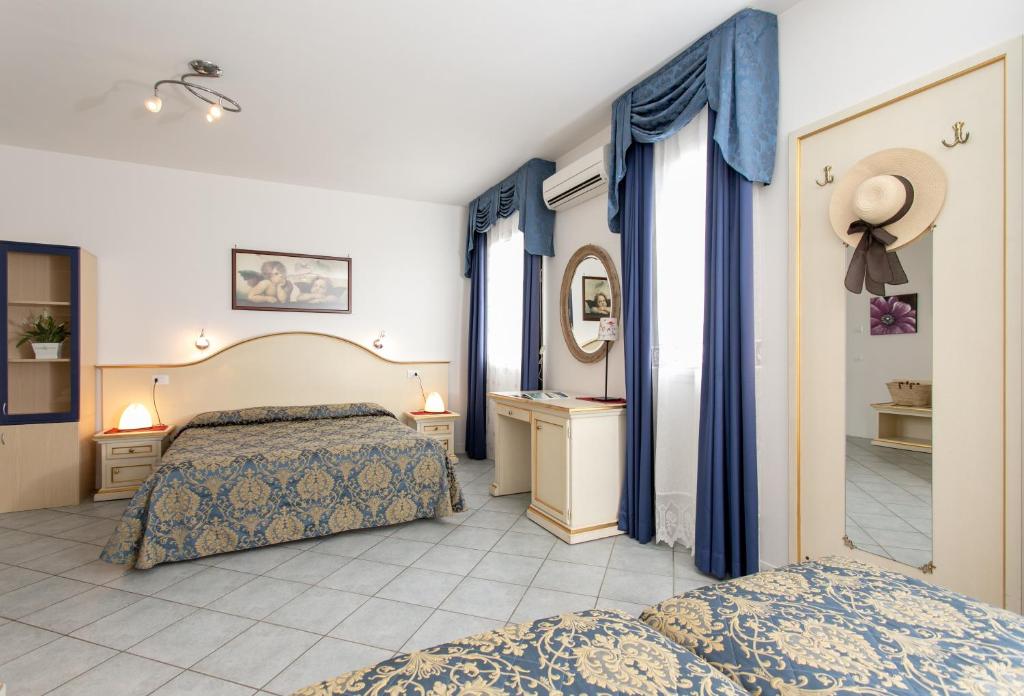 Hotel Elpiro — Hotel rooms in Jesolo, Veneto