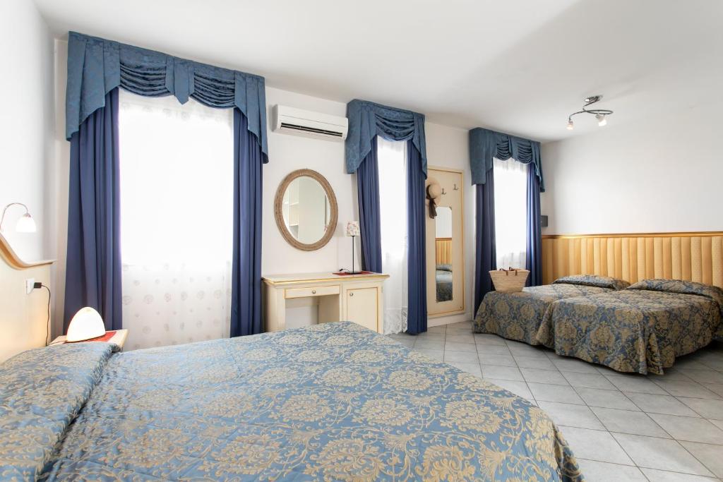 Hotel Elpiro — Hotel rooms in Jesolo, Veneto