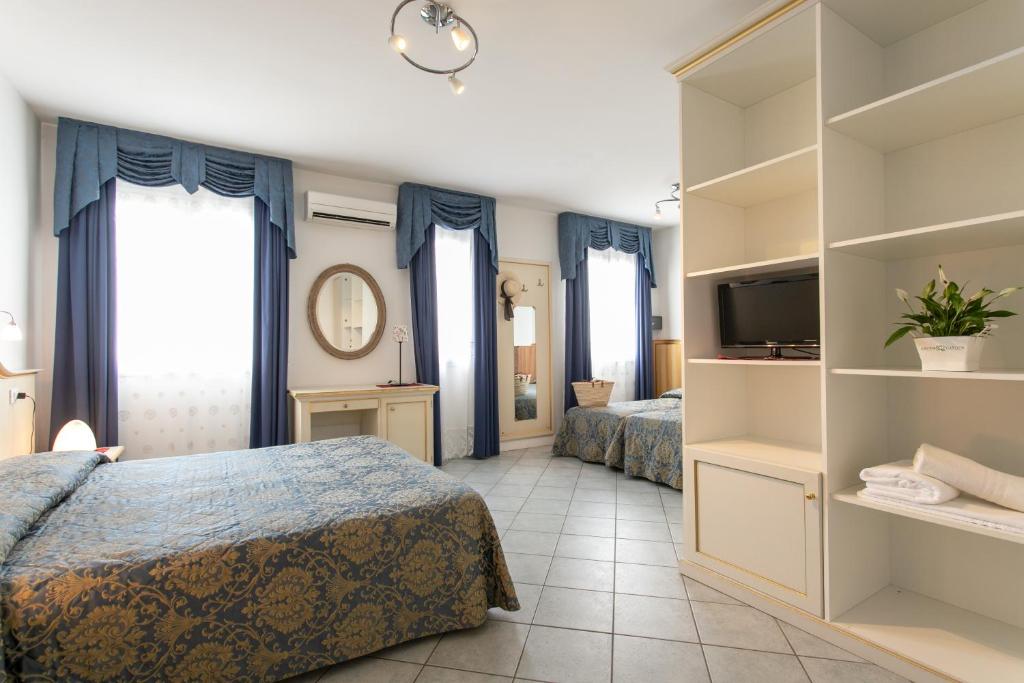 Hotel Elpiro — Hotel rooms in Jesolo, Veneto