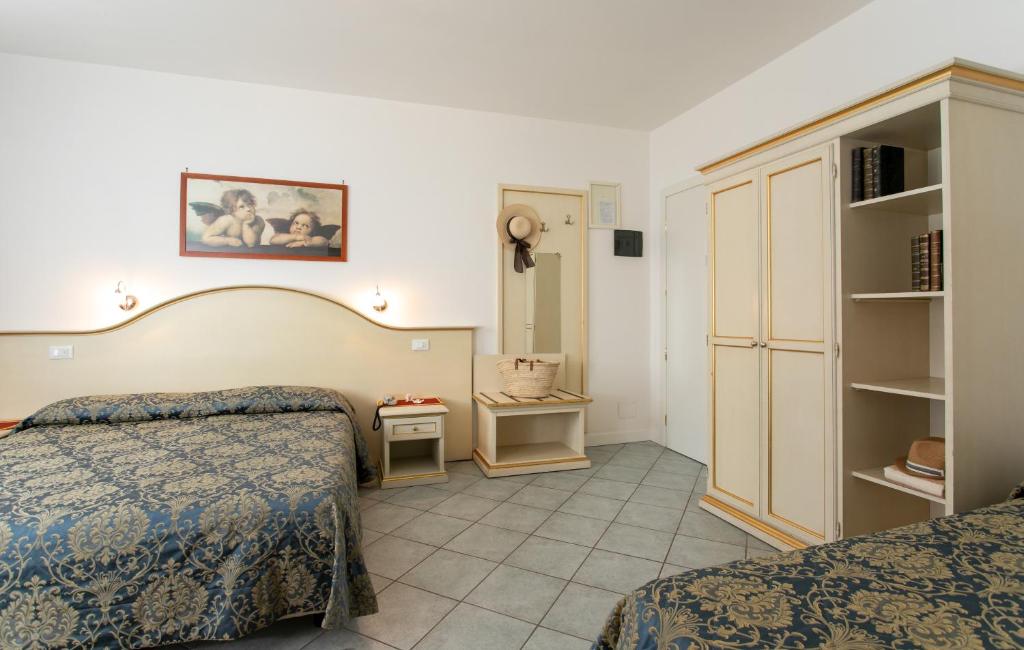 Hotel Elpiro — Hotel rooms in Jesolo, Veneto
