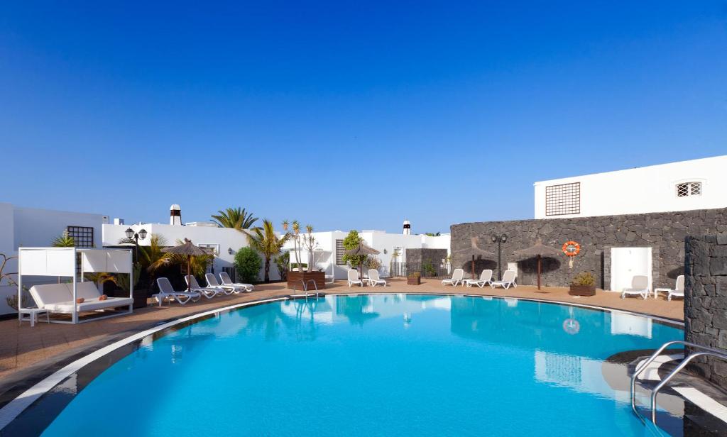 Apartamentos LIVVO Coloradamar — Swimming pool in Playa Blanca, Canary Islands