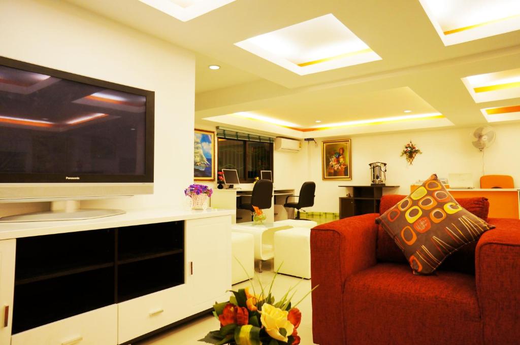 Shared lounge/TV area
