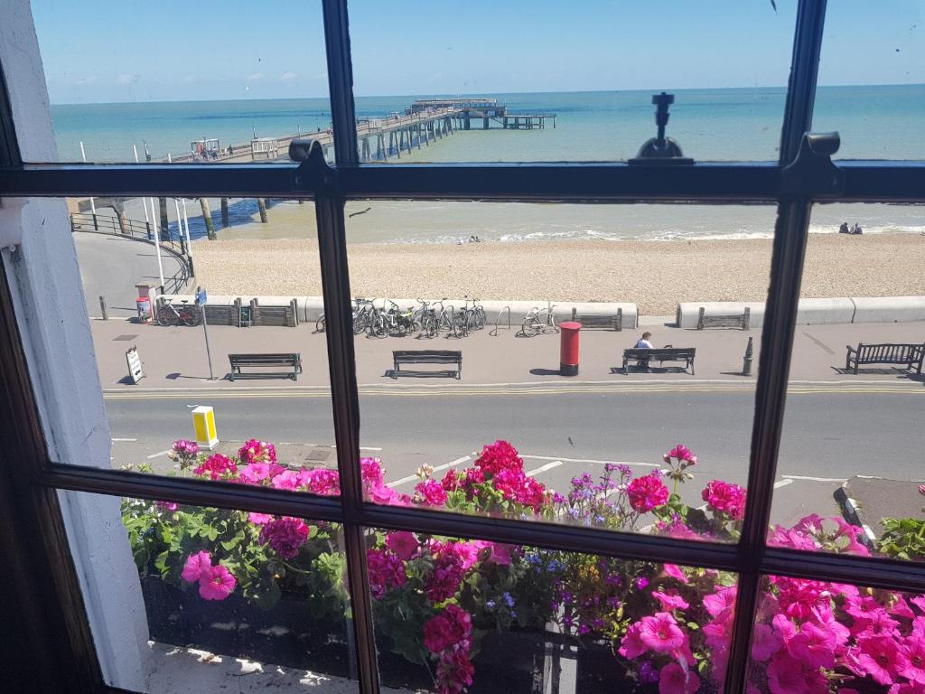 Waterfront Hotel, Deal photo 6