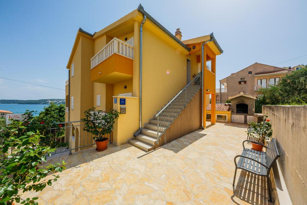 Apartman Markulin — Hotel in Trogir