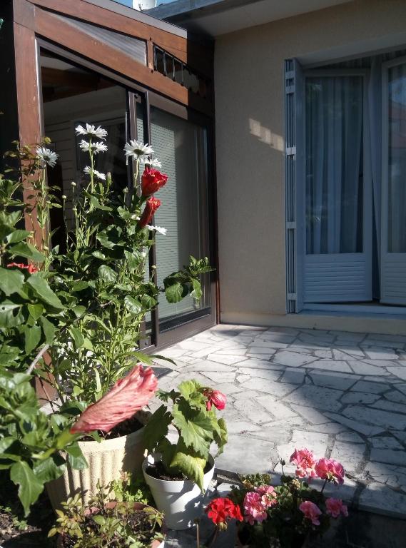 chez Myla chambre avec tv écran plat et salle de bain privative - 5