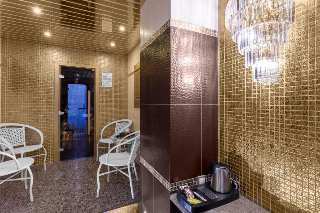 Hotel Dinastiya photo
