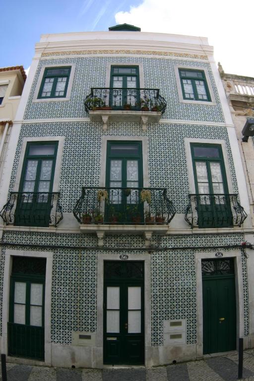 Casa Sesimbra — Hotel in Sesimbra