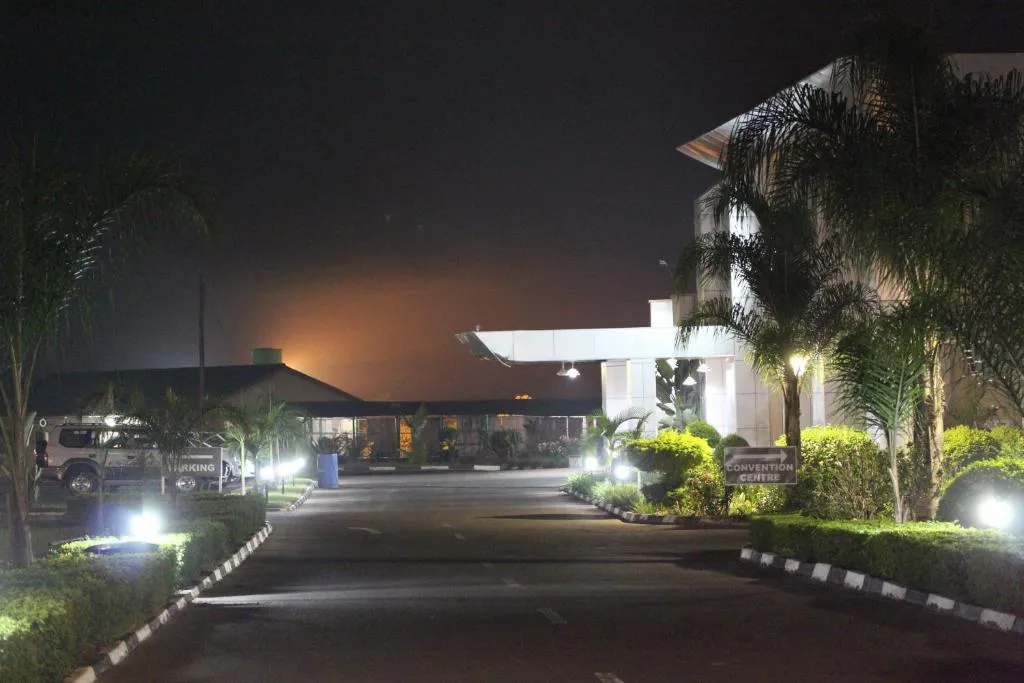 Moba Hotel & Convention Centre, hotel in Kitwe