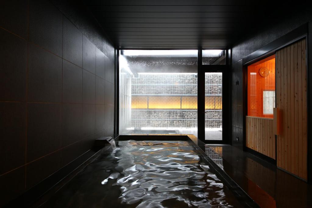 Hot spring bath