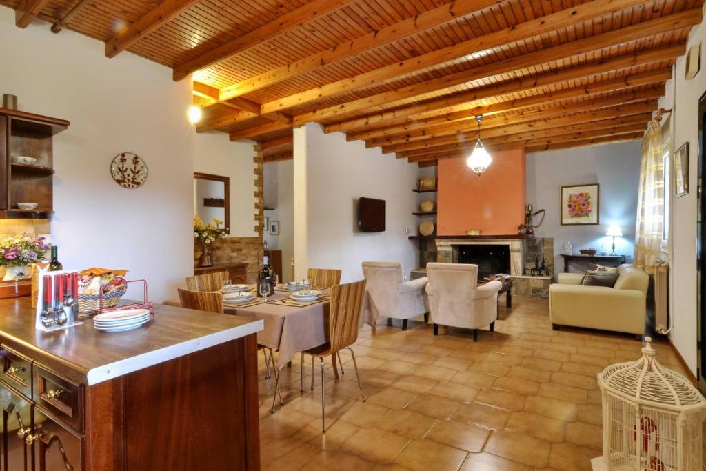 Christiana's Home next to Dassia beach — Hotel in Corfu Island