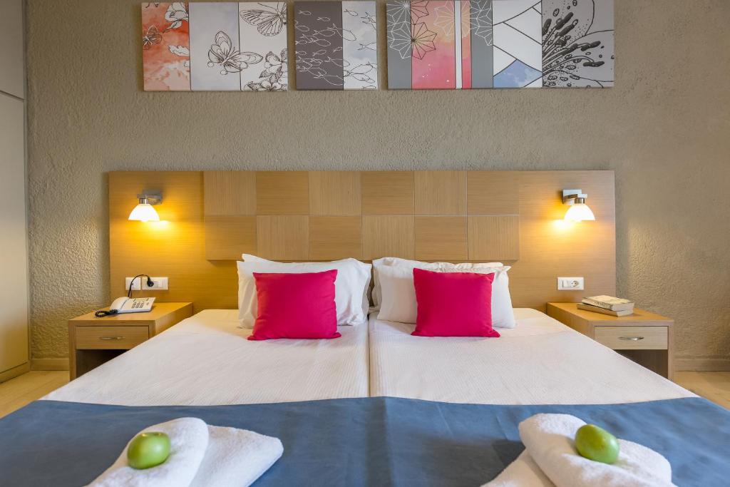 Hotel Albatros — Hotel rooms in Moraitika, Ionian Islands