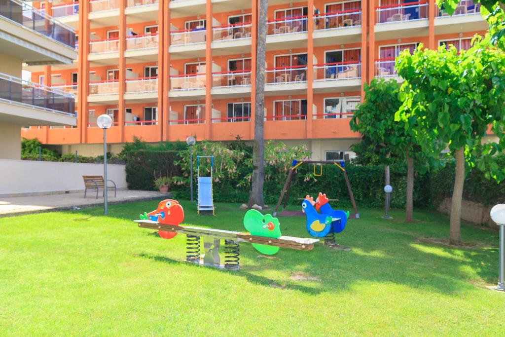 UHC Ventura Park Apartments - 3