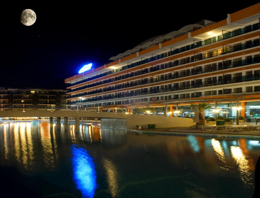 Hotel Glarus Beach& Aqua Park — Hotel building in Sunny Beach, Burgas Region