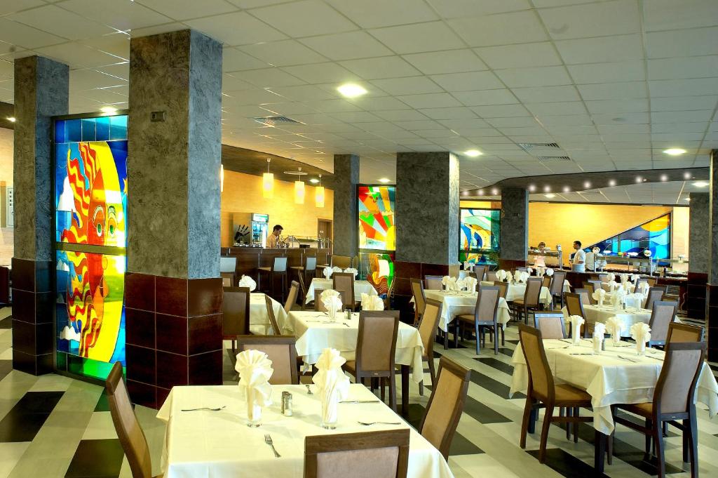Hotel Glarus Beach& Aqua Park — Restaurant & bars in Sunny Beach, Burgas Region