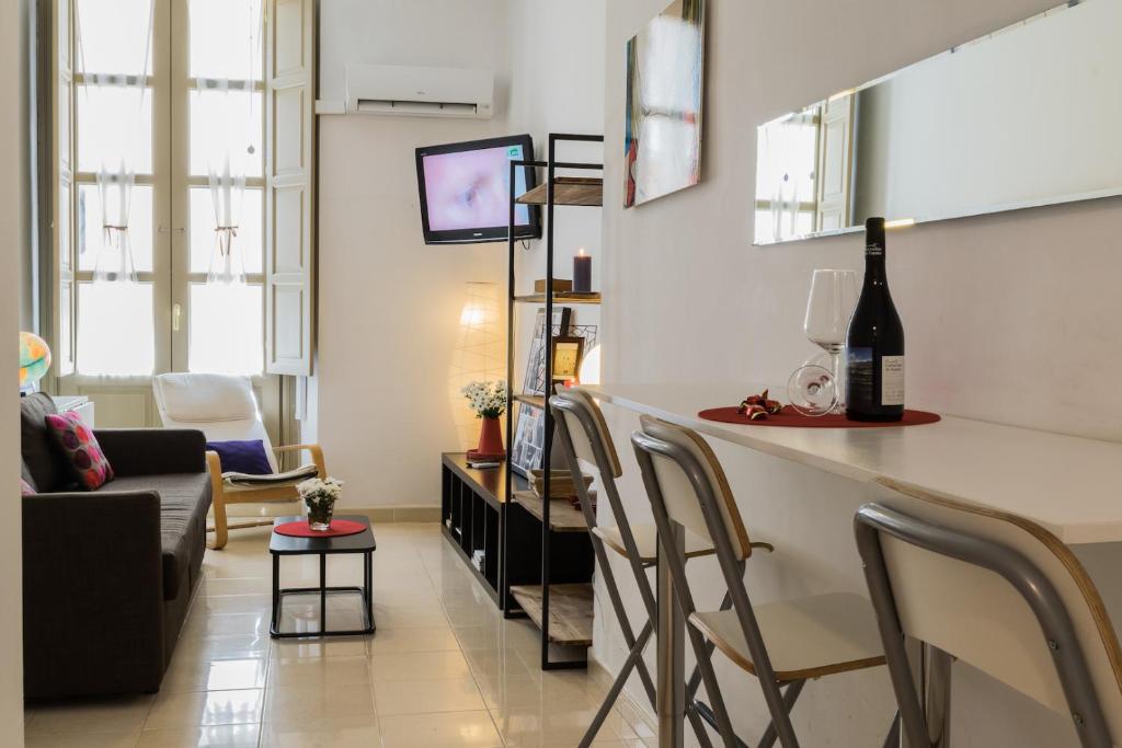 Guestroom, MALAMA Apartamentos Turisticos in Málaga