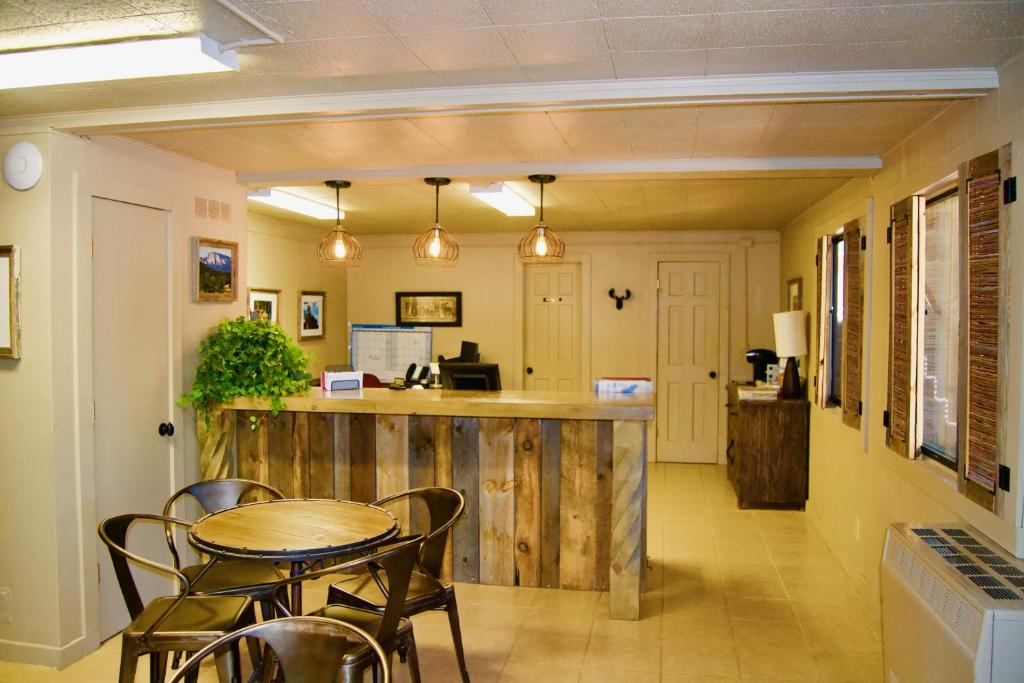 Pendaries Village Lodge — Hotel in Las Vegas (NM)