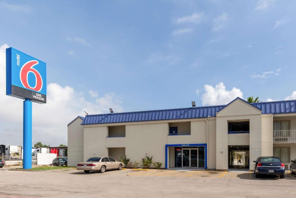 Motel 6-Houston, TX - East photo