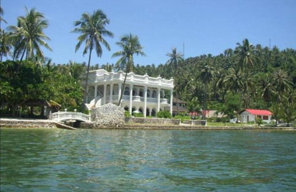 Blue Crystal Beach Resort — Hotel in Puerto Galera