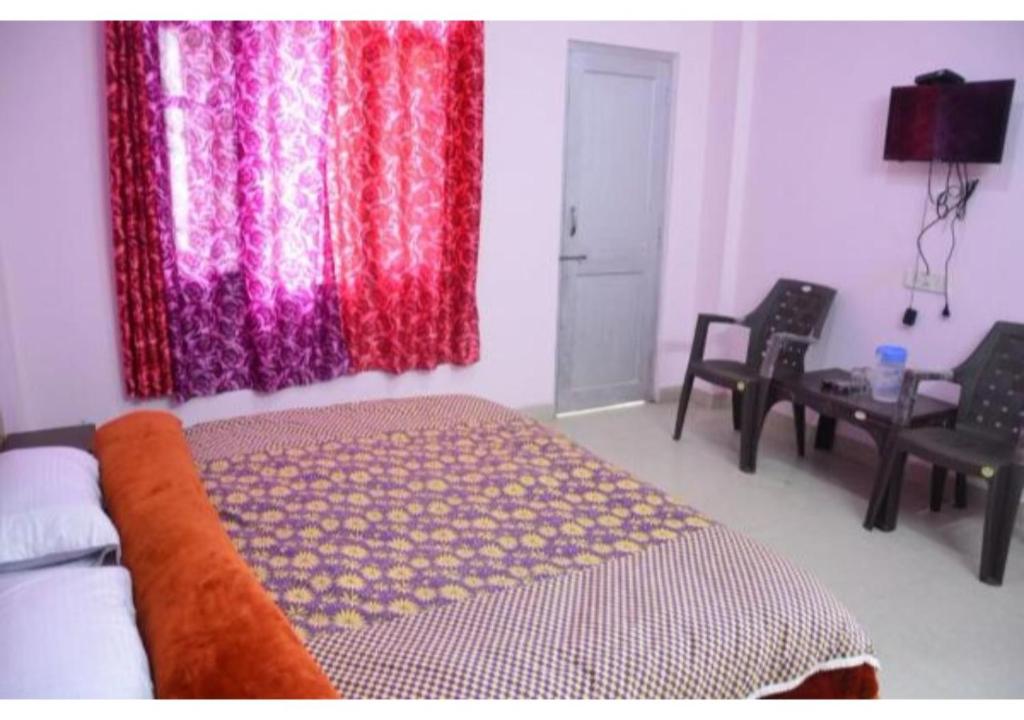 Mountain Facing Rooms in Shimla photo