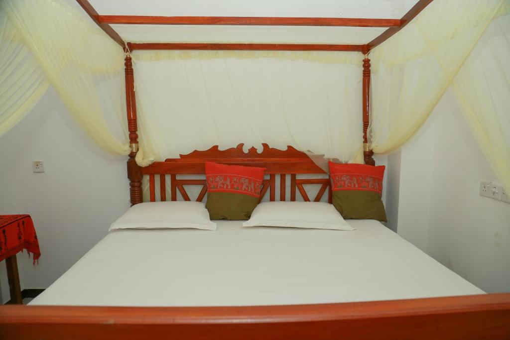 Omee Guest photo