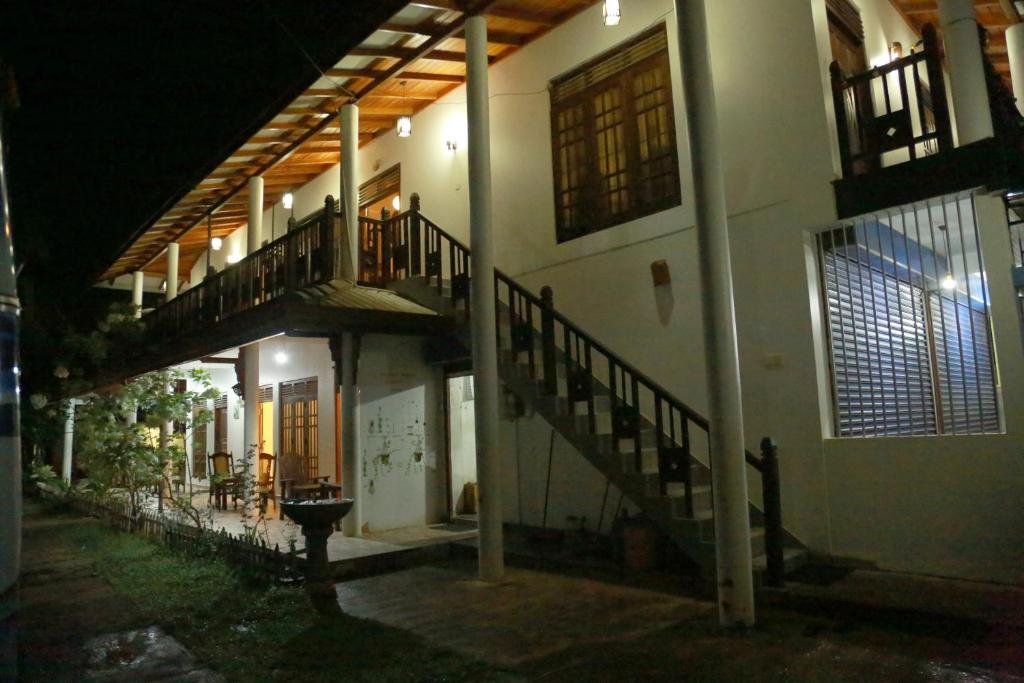 Omee Guest — Hotel in Mirissa